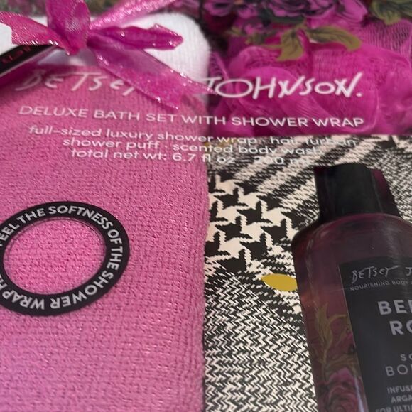 Betsey Johnson Shower Wrap, hair turban & Bath Set - Picture 5 of 8